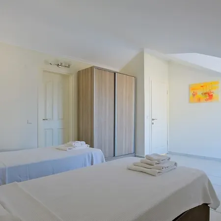 וילה Orka Crystal *