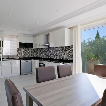 Βίλα Orka Crystal Ολουντενίζ